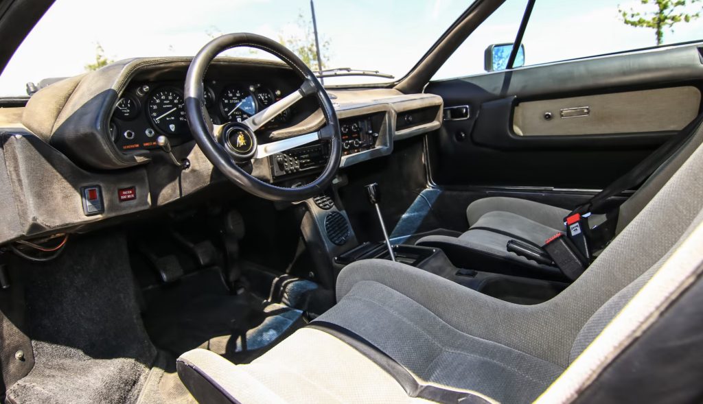 Lamborghini Silhouette interior